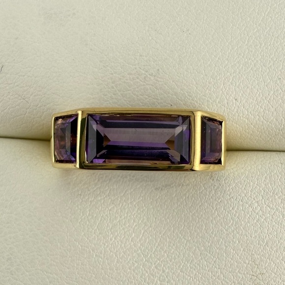 Vintage Tiffany & Co. Baguette Three-stone Ring Amethyst in 18k Yellow Gold 7g - Picture 10 of 11